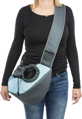 Trixie Buikdrager Sling Draagtas in light grey and light blue, worn by a person, with adjustable padded shoulder strap.