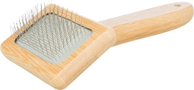 Trixie Slickerborstel Bamboe with soft metal pins for grooming various dog coats.